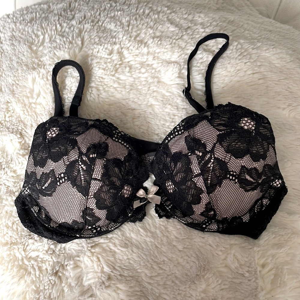 Body by Victoria - 34A - push-up - black lace on nude